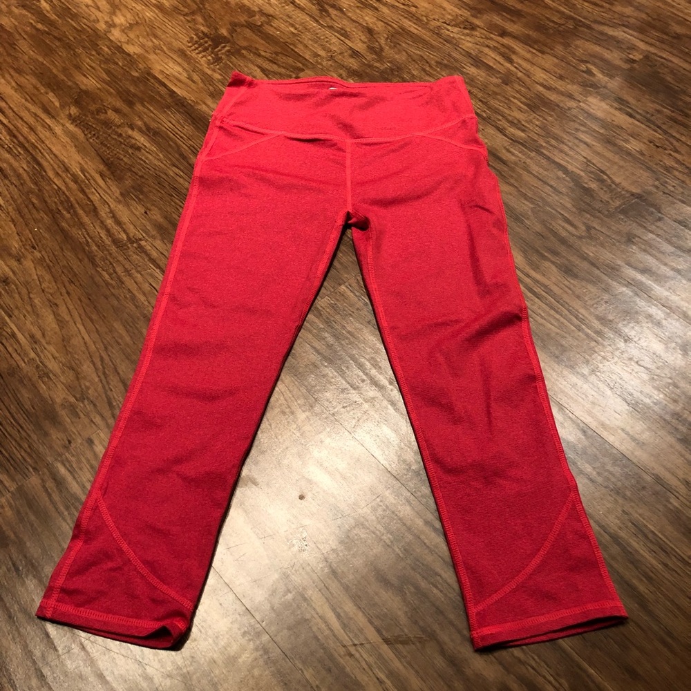 Fabletics Salar Capri - image 1